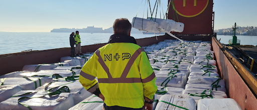 Loading a ship with alternative fuels